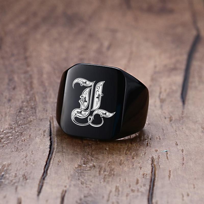 Vnox 18mm klobiger Siegelring für Männer schwarzer Edelstahl mit eingraviertem Royal Initialen-Buchstaben-Anfangsstempelring individueller Schmuck