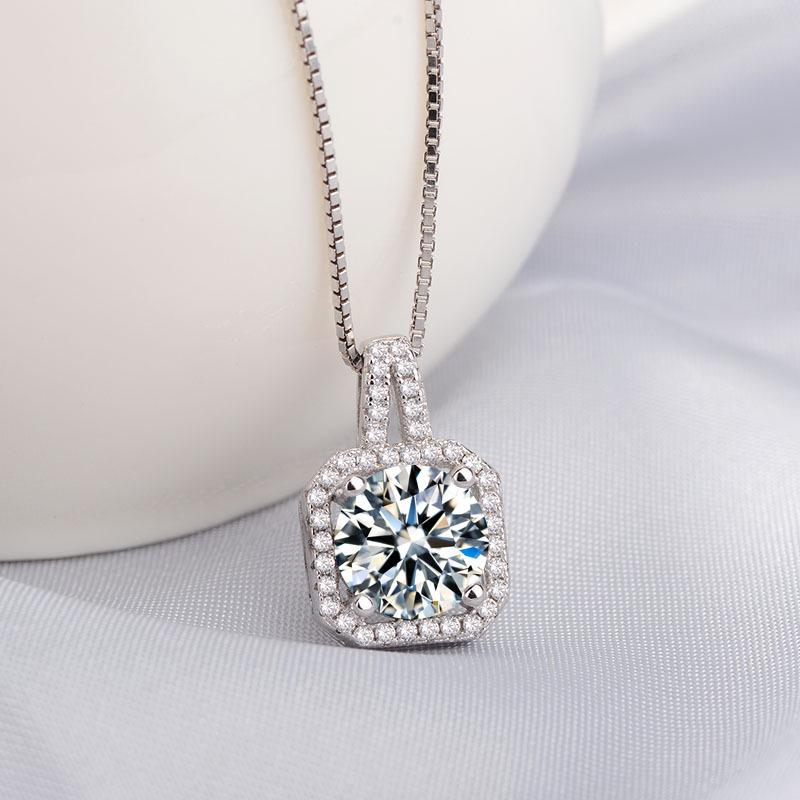 Princess Square Pendant Necklace: Diamond-Studded Clavicle Chain for Women's Fashion, Simple Japanese and Korean Jewelry.