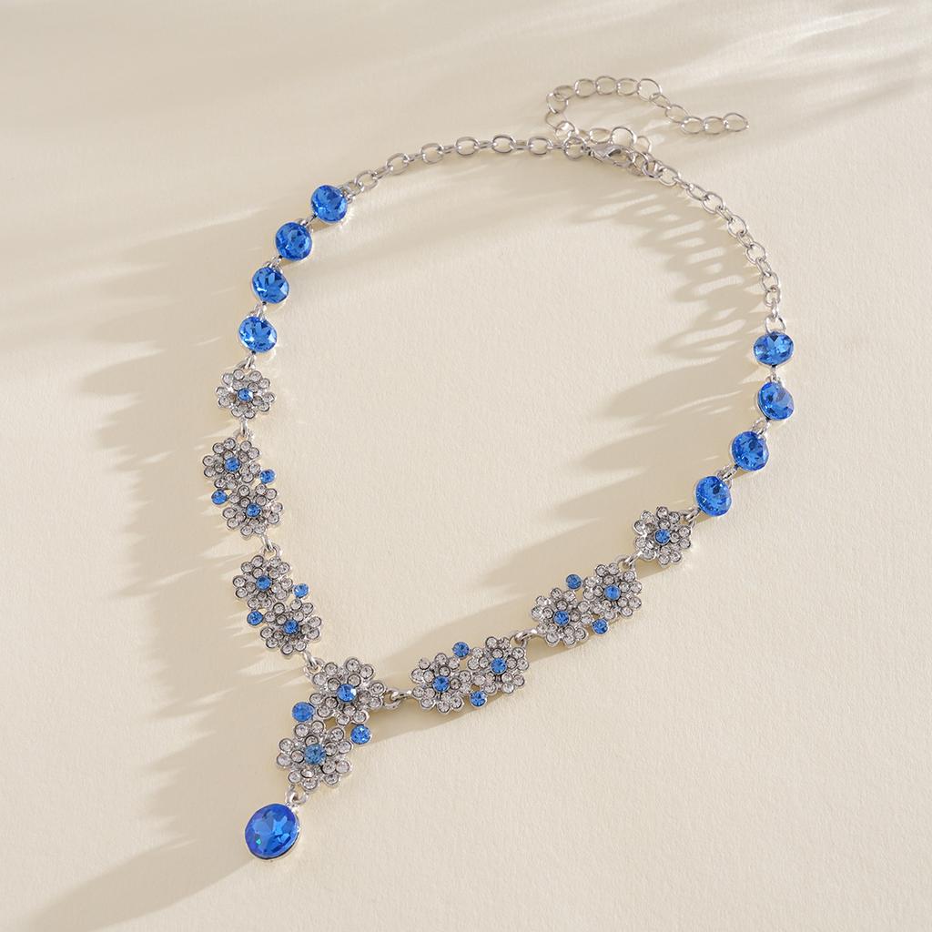 Diamond Flower Round Necklace Court Light Luxury Clavicle Chain Fashion Items