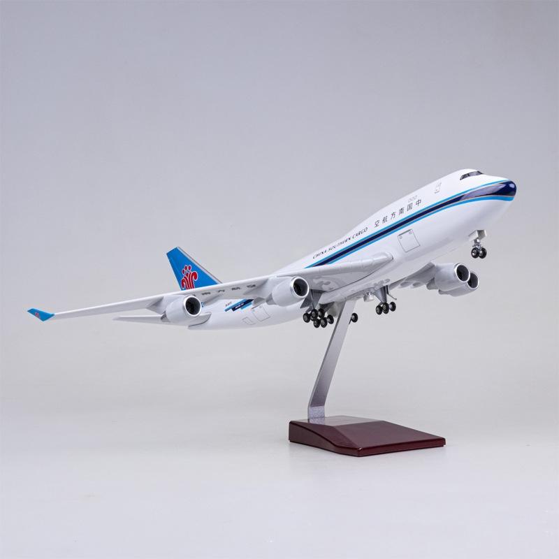 

Boeing 747 B747 Модель самолета Southern Airlines Масштаб 1/150 47 см Самолет Смола Литой под давлением Дисплей Со светом и Колесным шасси NO LED