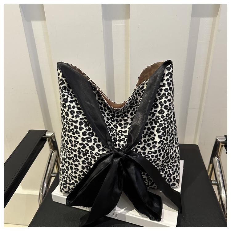 Leopard print casual personalized bag women's fashion versatile shoulder messenger bag 2025 new large-capacity simple handbag