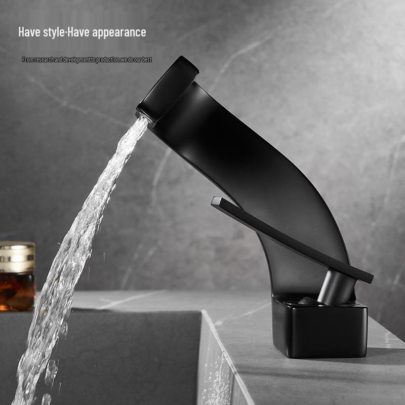 Rubinetto Ottone a Cascata Dorata – Lavabo Lusso a Foro Singolo