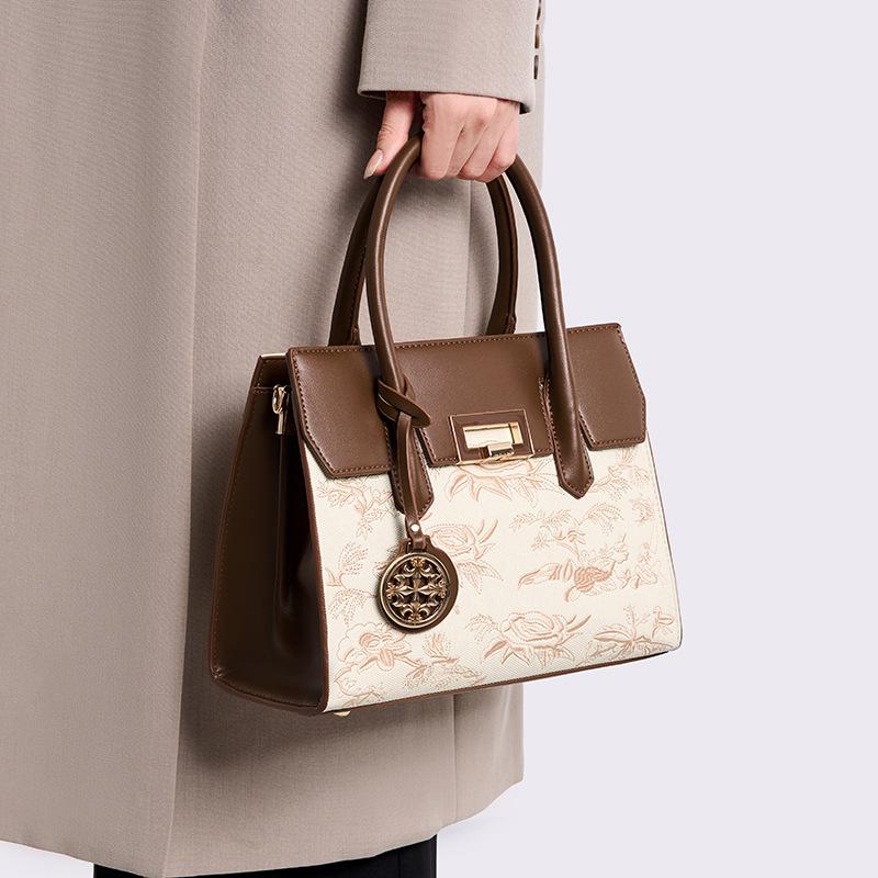 Versatile Portable Fashion Women'S Shoulder Messenger Bag Big Bag Summer