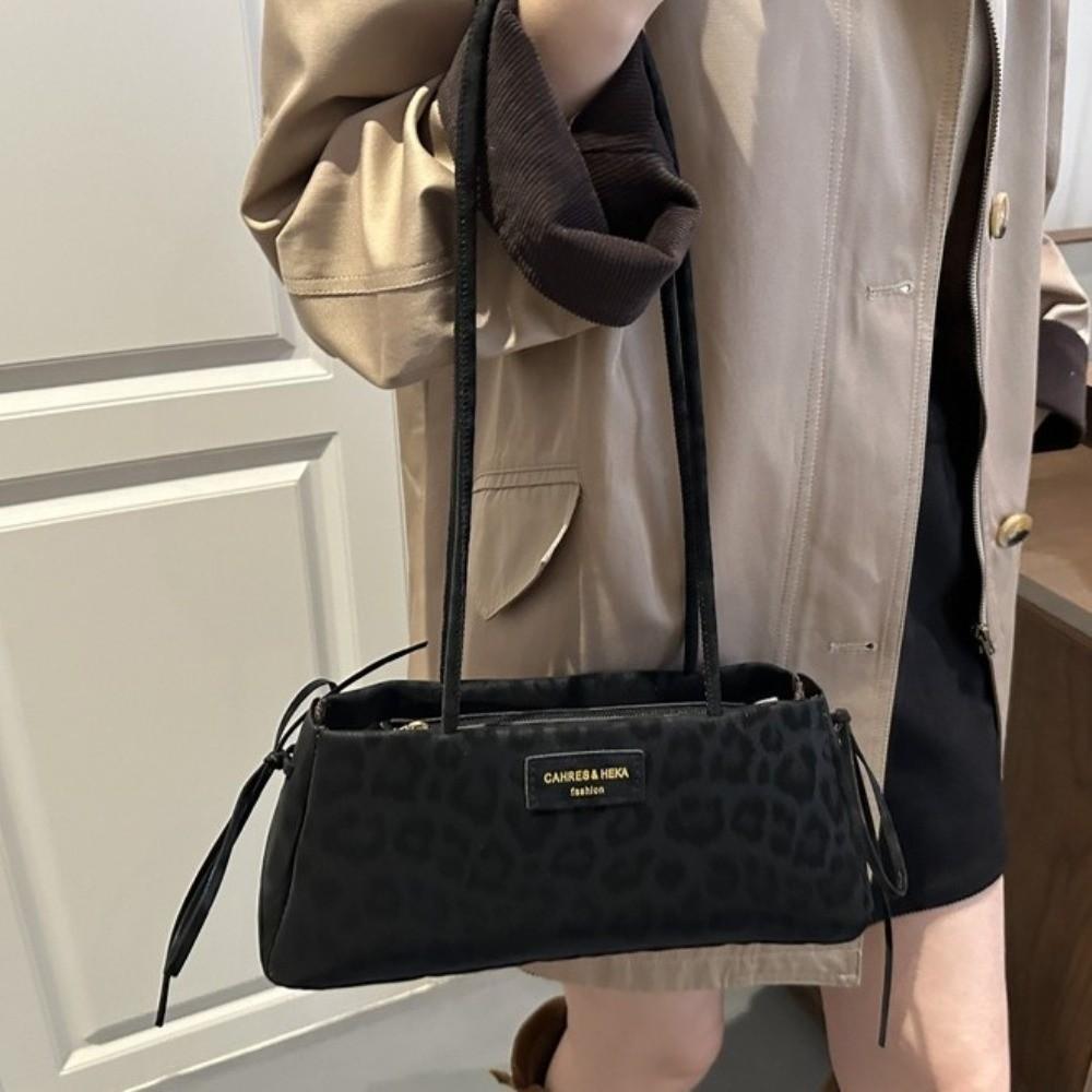 Textured Leopard Print Shoulder Bag Polyester Underarm Bag Trendy Handbag Daily Use