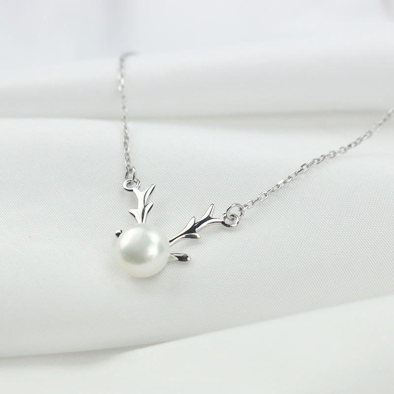 

Exquisite S925 Silver Antler Necklace with Freshwater Pearl - Ideal Christmas Gift S925 Silver