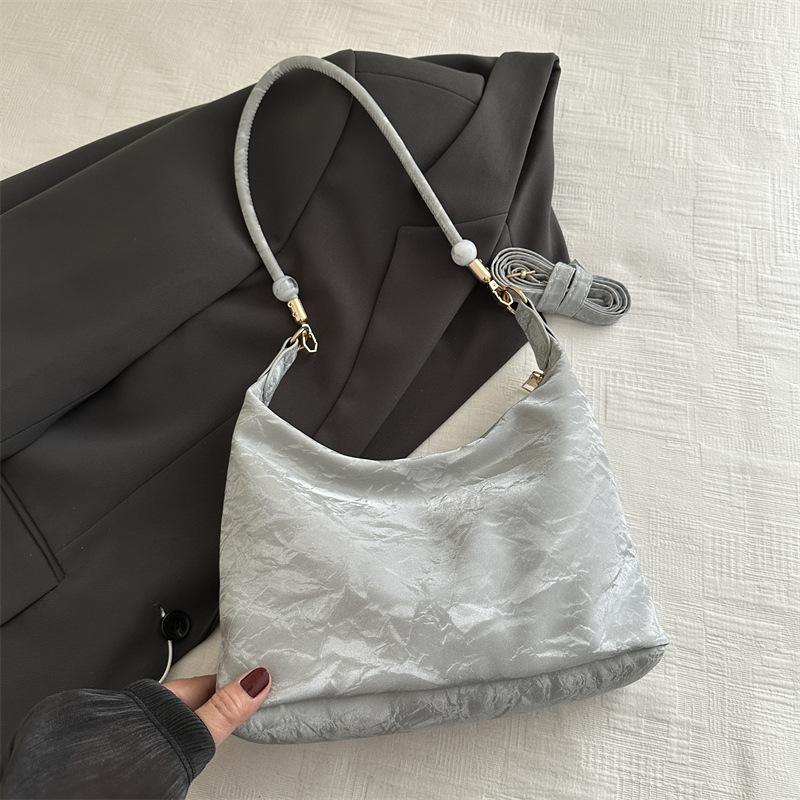 

Мягкая сумка-хобо нишевого дизайна женская 2025 осень-зима новая популярная универсальная сумка-мессенджер на одно плечо подмышку сумка-пельмень серебряный