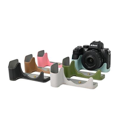Funda de Media Carcasa de Cuero PU con Estampado de Palma Z50II para Nikon Z50II Apertura de Batería Cubierta Inferior Con Correa para el Cuello