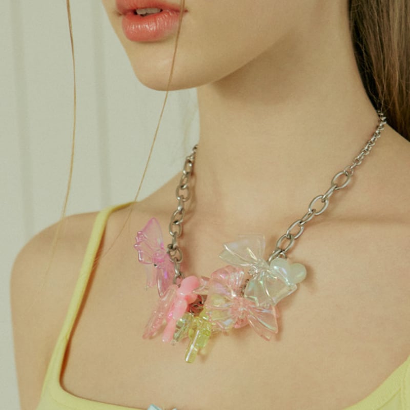 VVV Diva Ribbon Heart Surgical Chain Necklace