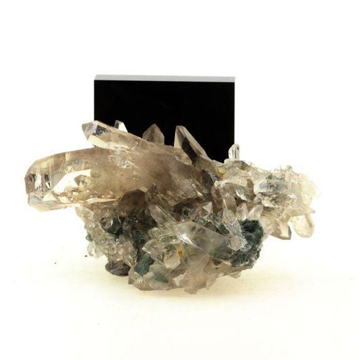 Pierres et Minéraux. Quartz fumé + Chlorite. 451.15 ct. Les Deux Alpes, Oisans, Isère, France.