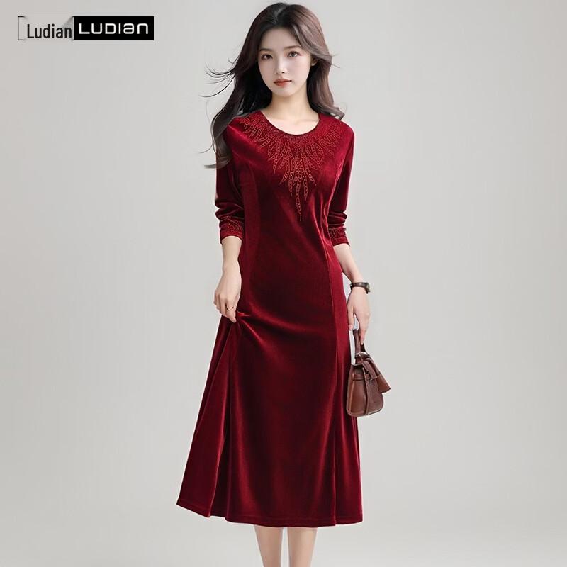 Women's V-Neck A-Line Velvet Embellished Dress
