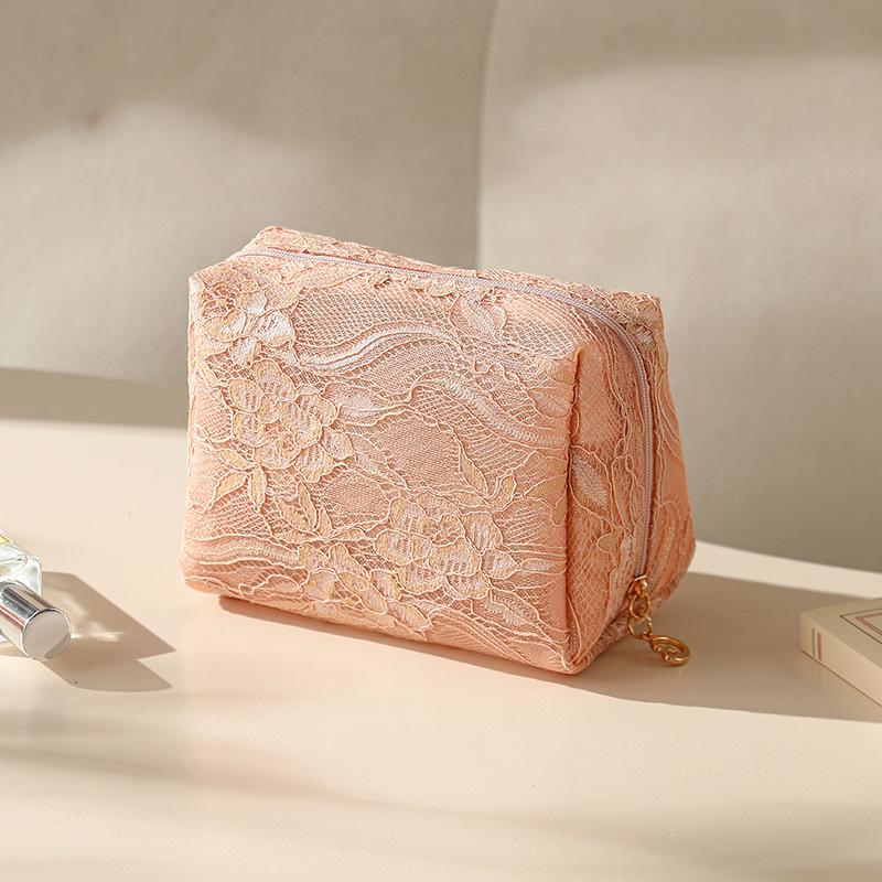 

Elegant Lace Makeup Bag - Portable, Large Capacity for Cosmetics & Lipsticks розовый