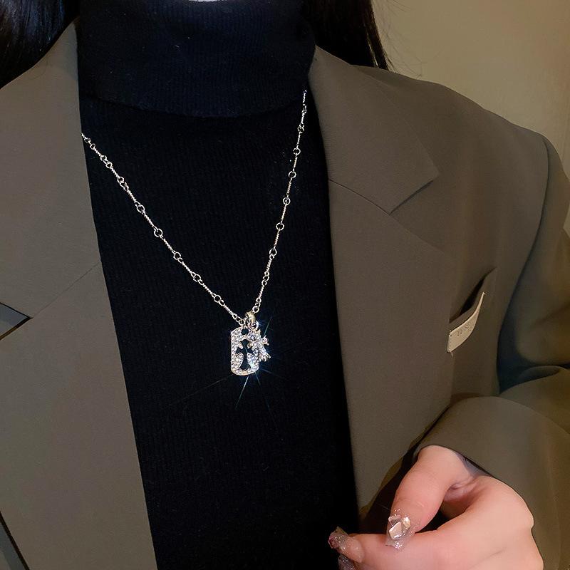 Simple butterfly adjustable necklace niche versatile light luxury sweater chain women's high-end fashion temperament jewelry