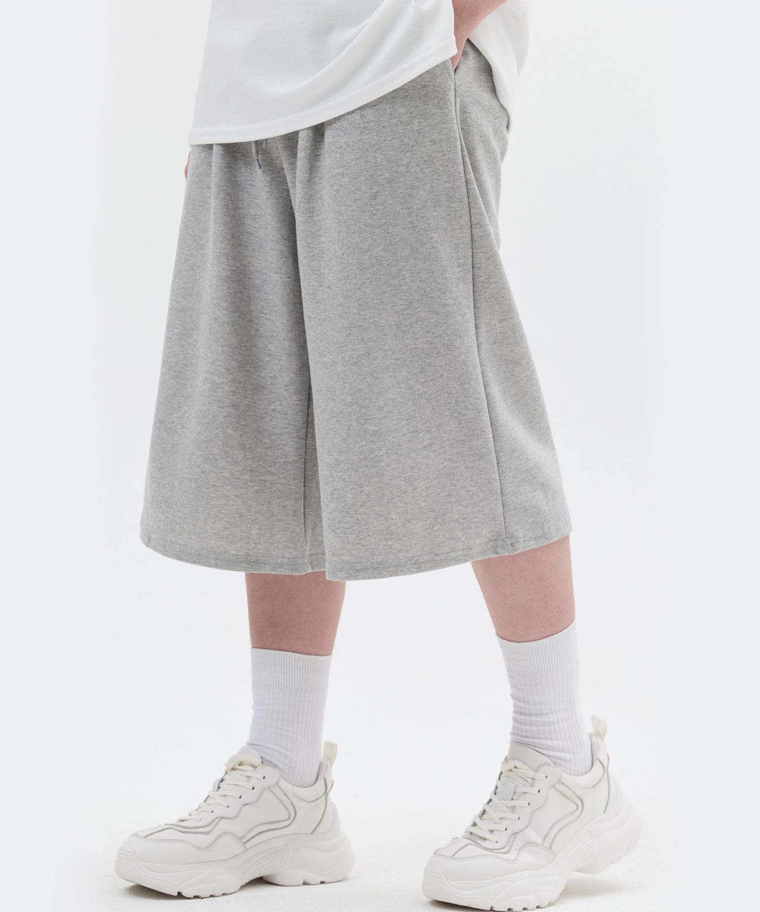 NANDE Knee-Length Single-Pleat Bermuda Sweatpants 3