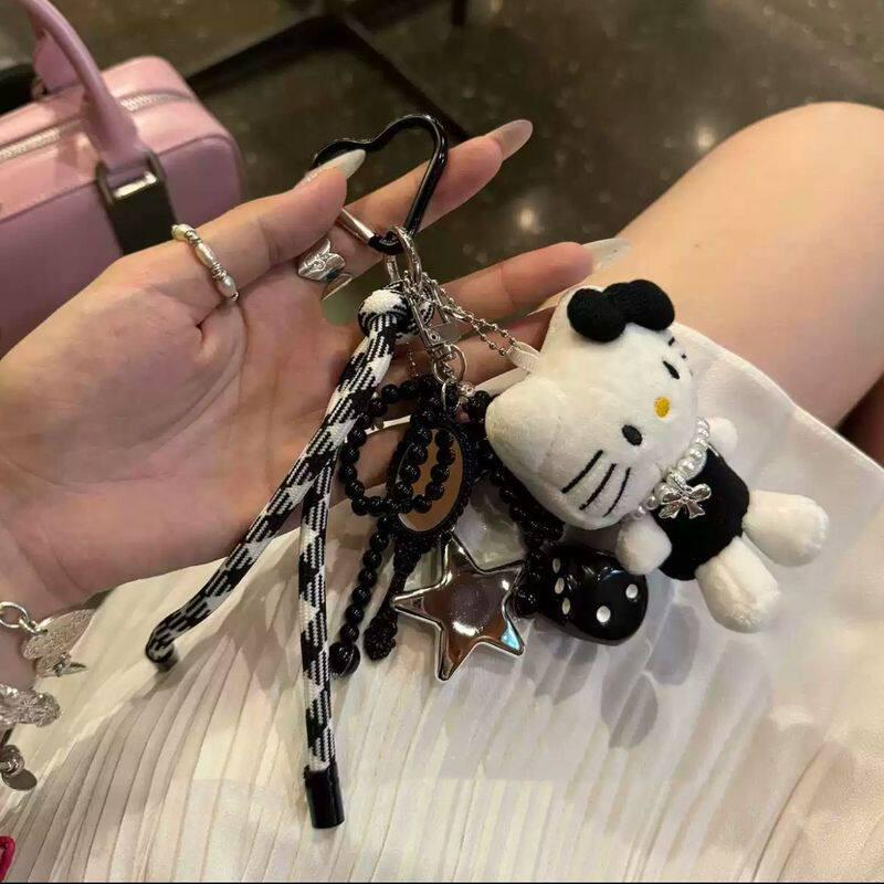 Miu Series Alien Heart-Shaped Keychain: Post-Apocalyptic Style Bag Charm and Carabiner Backpack Accessory