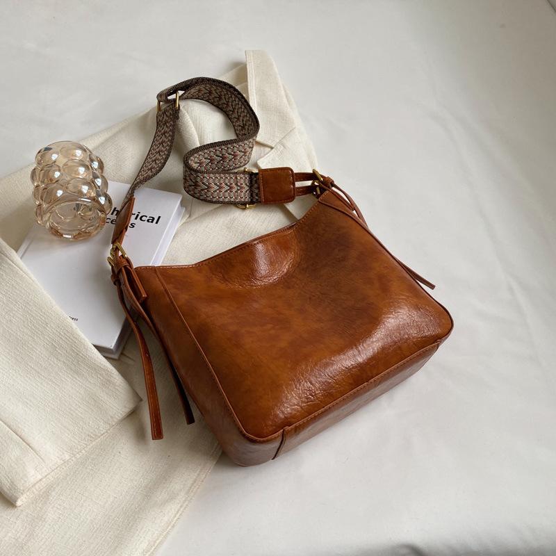 Luxury Designer Fashion Lady Black Shoulder Bag Vintage Simple Large Capacity Handbag PU Leather Bucket Crossbody Bags For Women MIT