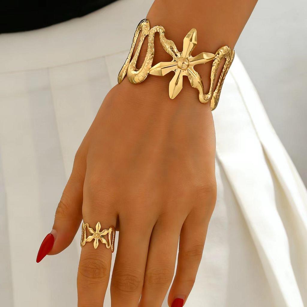 Adjustable Sunflower Bracelet and Ring Set - European/American Trend, 2-Piece