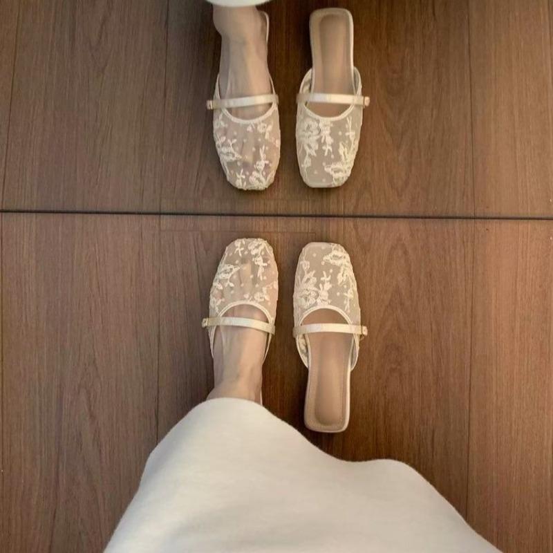 Women Wear A Pair of Low-heeled Sandals on Top of The Breathable and Hollowed-out Shoes