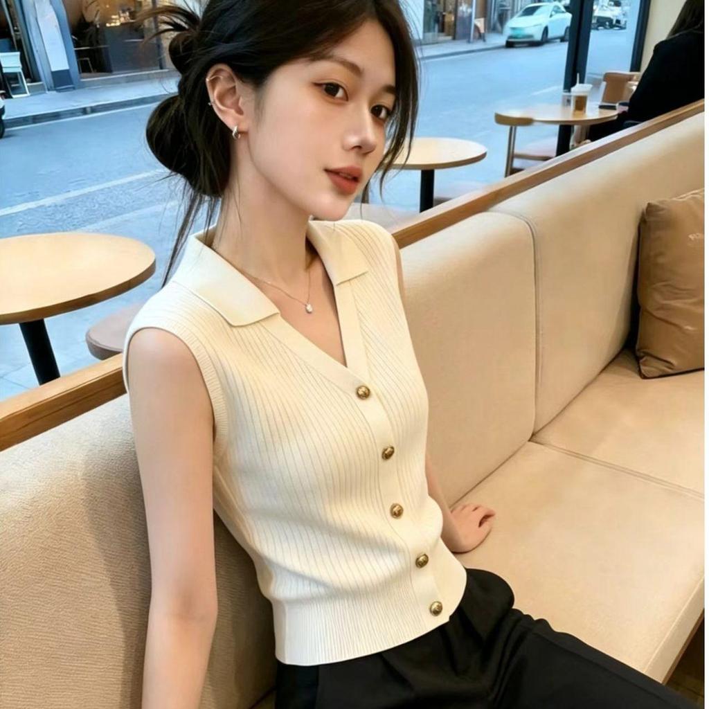 Summer Polo-style Sleeveless Knitted Cardigan Vest for Women, A Slim-fitting and Figure-hugging Blouse That Enhances Your Figure.