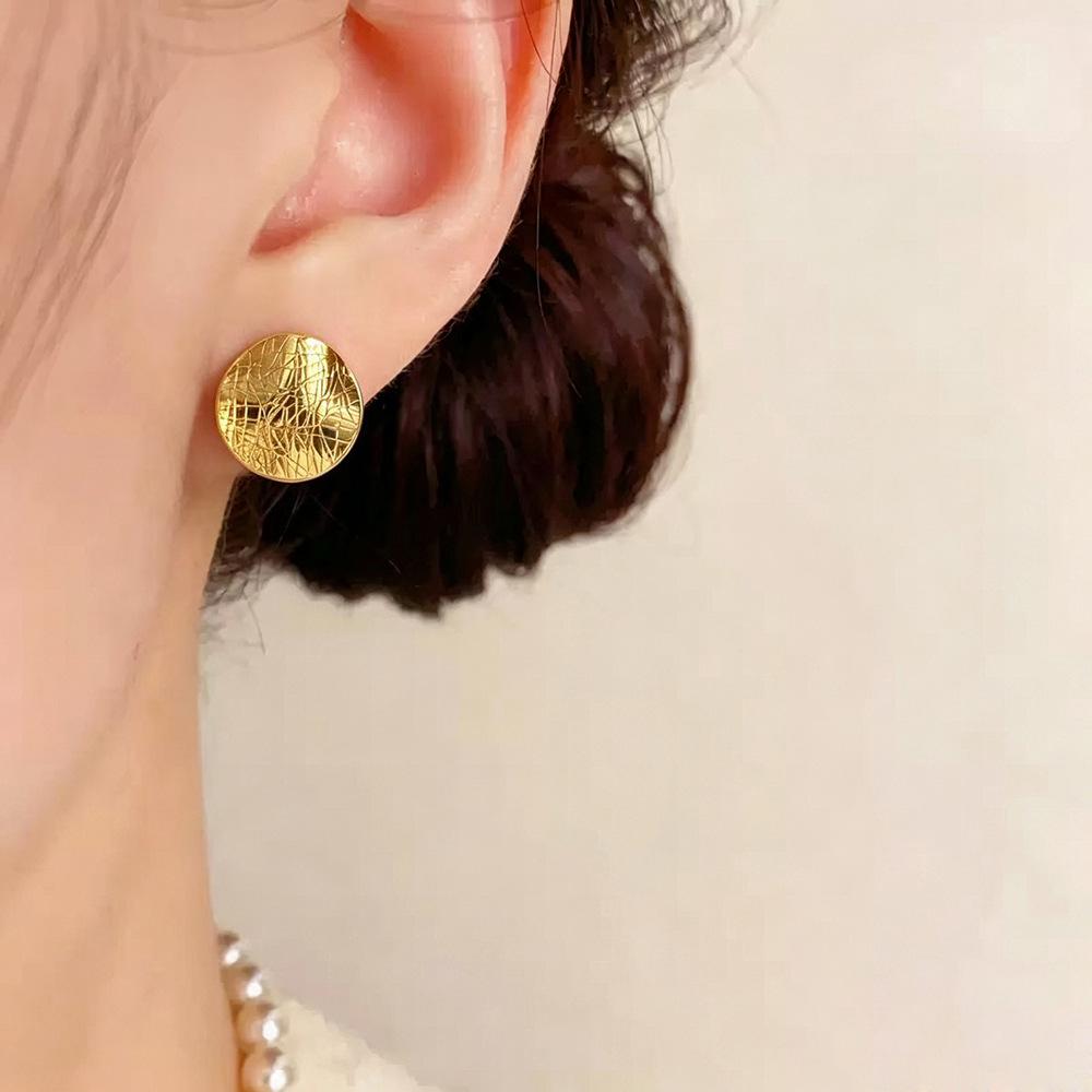 Elegant Retro Geometric Pleated Round Earrings for Women - Daily Wear