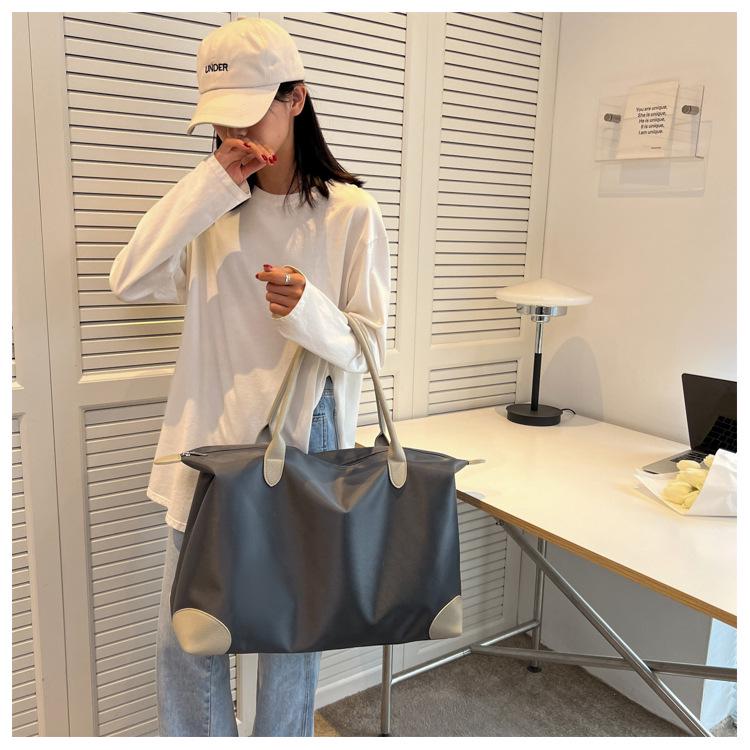 Portable Women's Yoga Fitness Bag: High-Capacity, Fashionable Tote for Travel and Sports