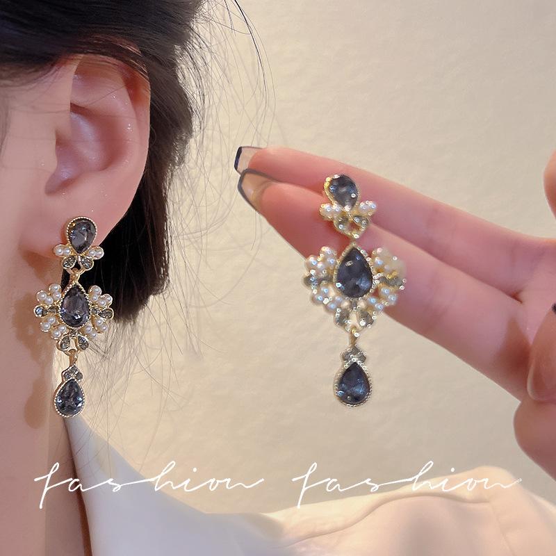 French Retro Court Style Pearl Earrings with Diamonds Long Stud Earrings Celebrity Ear Jewelry