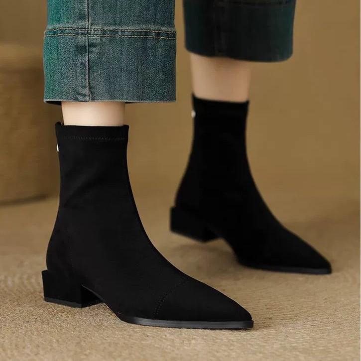 Stivaletti da donna 2026 nuovi autunno e inverno stivaletti color carne a fondo piatto stivaletti corti francesi a punta da donna