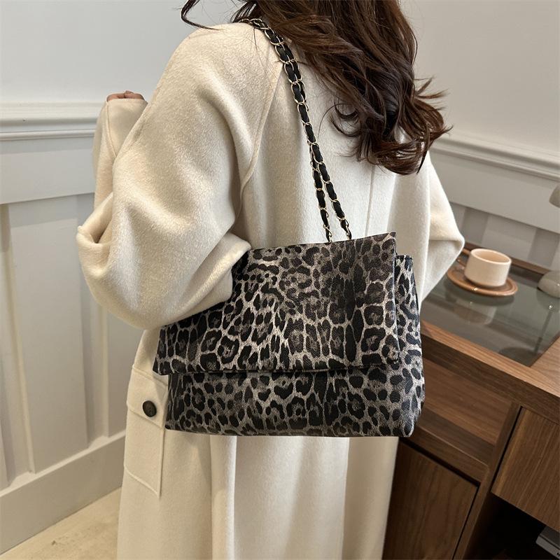 Women's Handbag 2025 New Clutch Bag, European and American Fashion Leopard Print Simple Small Square Bag, Personalized and Beautiful Shoulder Bag
