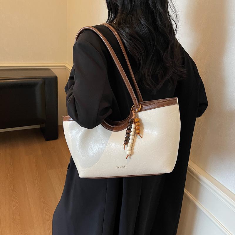 Large-capacity commuter tote bag women's 2025 autumn new retro handbag fashionable shoulder armpit bag