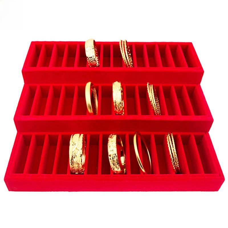 Suport de Expunere Bijuterii din Catifea pentru Inele & Brățări - Formă Trapezoidală cu Accente Aurii și Argintii