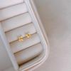 Pendientes de botón de plata de ley chapados en oro de 18 quilates con trébol de cuatro hojas para mujer - Minimalistas, Elegantes, Versátiles, Diseño de Molino de Viento.