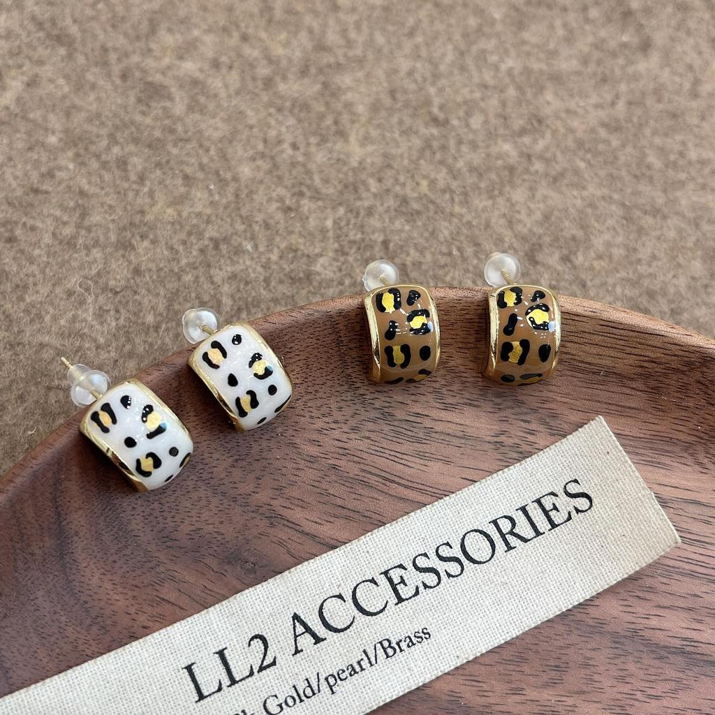 Retro Leopard Print Coffee Earrings for Women - Autumn/Winter 2024, Versatile & Chic