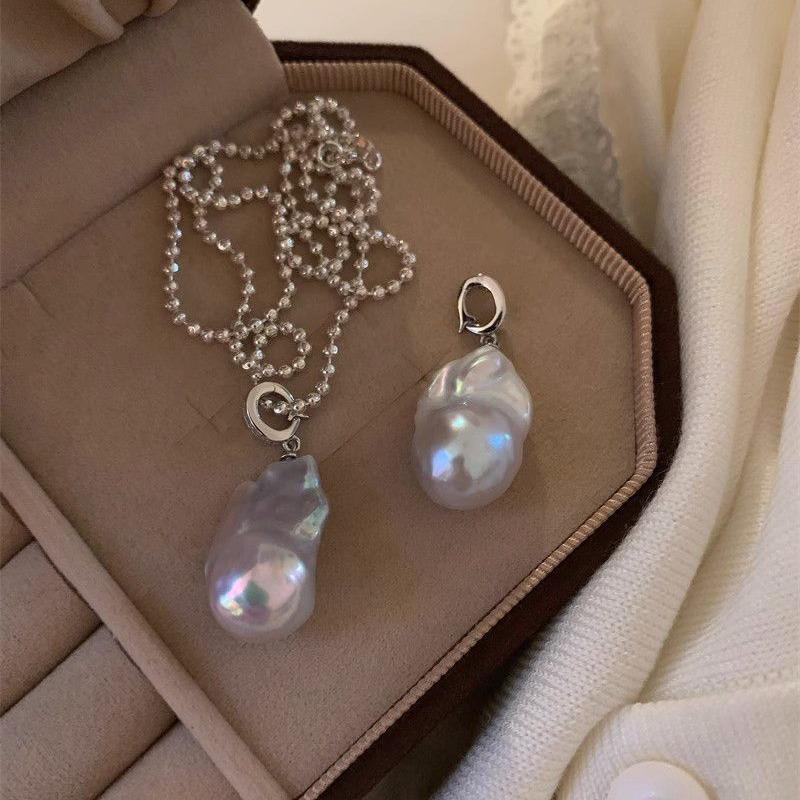 

Ожерелье с подвеской из искусственного жемчуга в стиле французского барокко, цепочка для свитера, универсальная пряжка, популярный нишевый дизайн, модная и персонализированная шейная цепочка