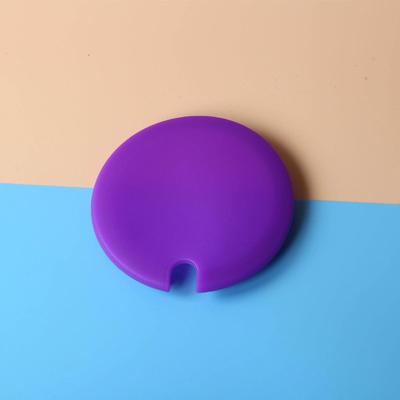 Multi-color Silicone Cup Lid with A Notch for Placing Spoons and Straws. Silicone Cup Lid. Small Size. Outer Diameter: 85mm. Inner Diameter: 70mm.