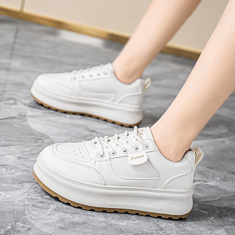2025 spring women's shoes new breathable little white shoes women's Korean version versatile thick-soled heightening sports and leisure board shoes