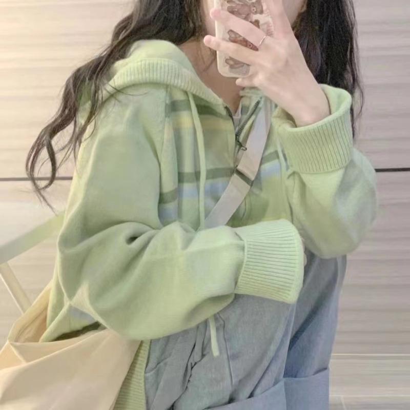 

Осень и зима новый свободный вязаный кардиган женский милый молочно-зеленый контрастный цвет полосатый с капюшоном на шнуровке свитер куртка женская one size fits all светло-зеленый