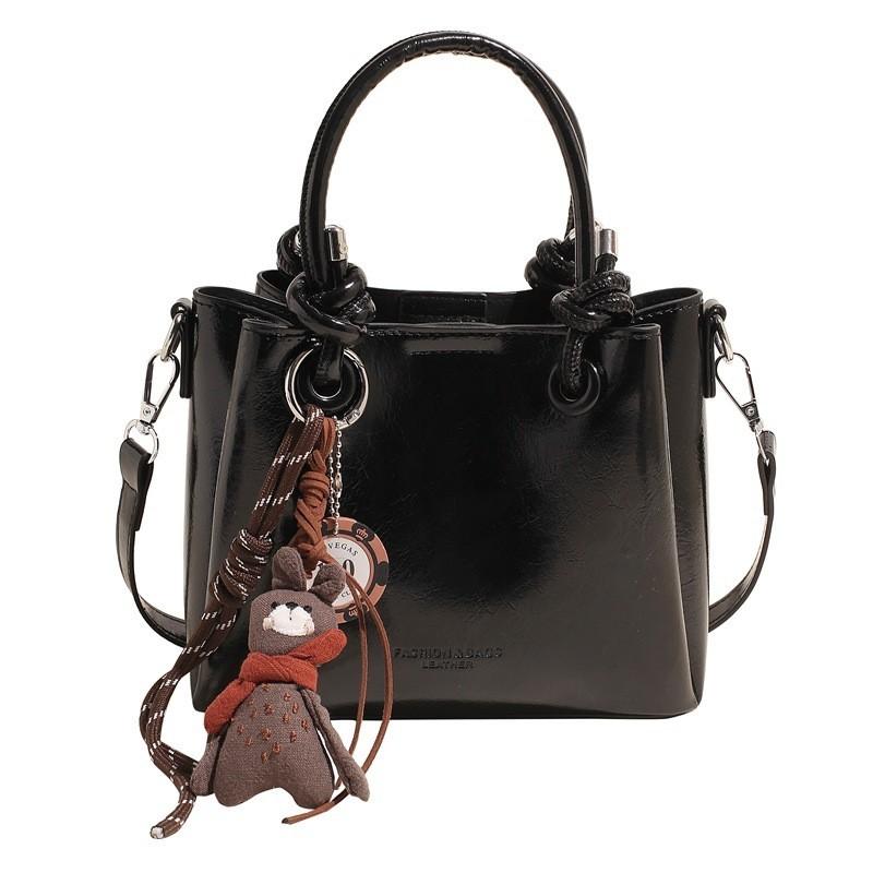 IELGY Ladies Messenger Bag Oil Wax Leather Retro Casual All-Match Commuter Large-Capacity Bucket Bag No Pendant