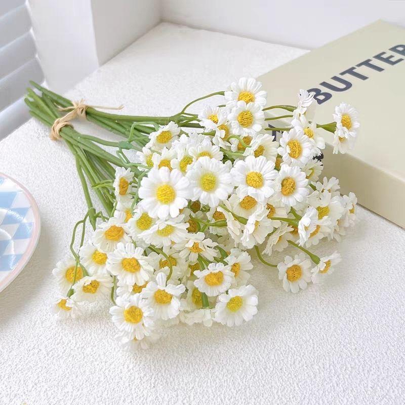 Ins Style Chamomile Daisy Silk Flowers, Artificial Bouquet with Vase for Living Room Table Decor,Home Decor Centerpiece Gift