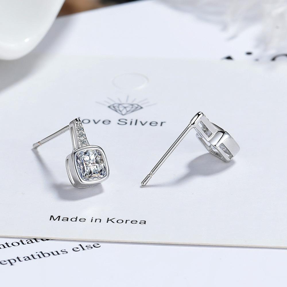 Personalized Design Sense of Valentine's Day To Send A Girlfriend Gift Earrings Fashion Temperament Elegant Light Luxury Wind Square Zirconia Earrings