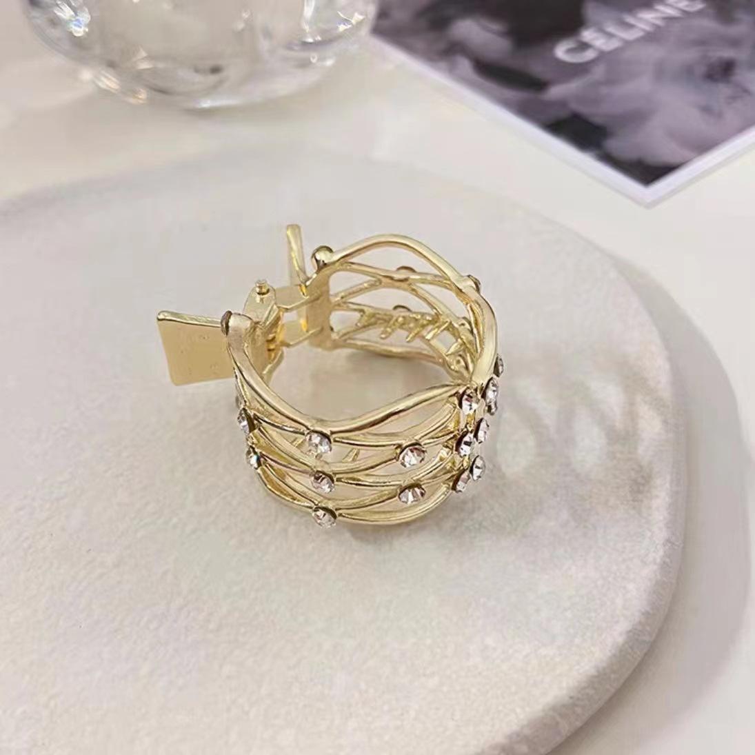 

Новые заколки для волос с жемчугом и стразами для девочек, зажим для высокого конского хвоста, фиксирующая шпилька, коготь, изысканные аксессуары, головной убор