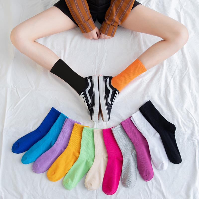 Bonbonfarbene Mid-Calf-Socken: Dünner Stil für Frühling, Sommer & Herbst, Unisex Kniehohe Baumwollsocken, Trendiger Paar-Look Reiner Schwarzer Slouch-Stil.