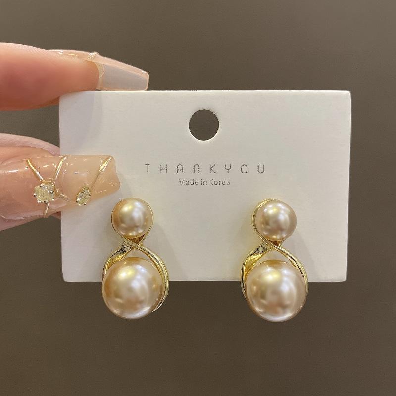 

S925 Silver Needle Champagne Pearl Earrings Women s Light Luxury Atmospheric Earrings French Retro Earrings