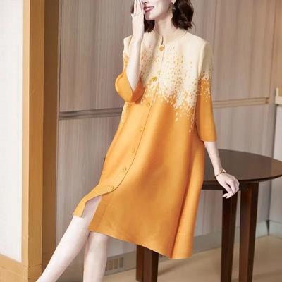 Fashionable Dress for Women, French Niche, Mom, Loose Fit, Belly Covering, Pleats, Age Reducing Printed Cardigan Dress