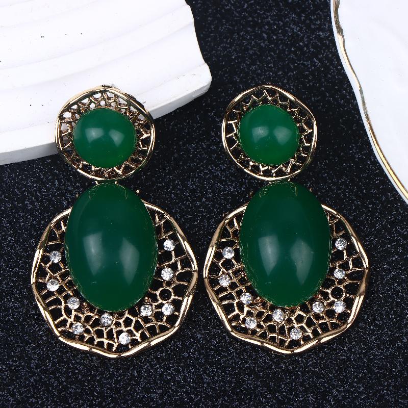 

Vintage Emerald Green Teardrop Pendant Unique Drop Earrings Statement Heart-Shaped Earrings Retro Women S Jewelry Gift as the picture
