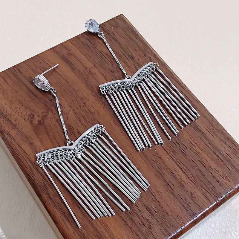 

Light Luxury European Beauty Face Small Female Exaggerated Design Eardrops Silver Small Version - Easy to Control