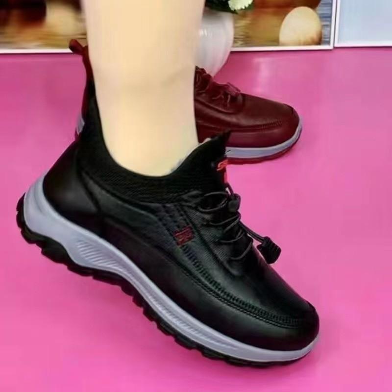 Winter new women's cotton shoes velvet warm mother shoes medium thick sole non-slip waterproof walking shoes snow boots