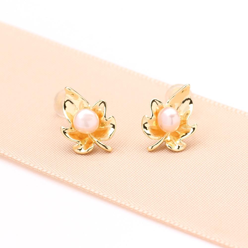 Simple and compact gold-plated maple leaf shape small stud earrings versatile cute freshwater pearl leaf 925 silver needle women s earrings