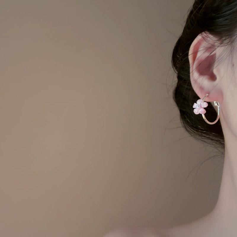 Women's Versatile Light Luxury Flower Earrings