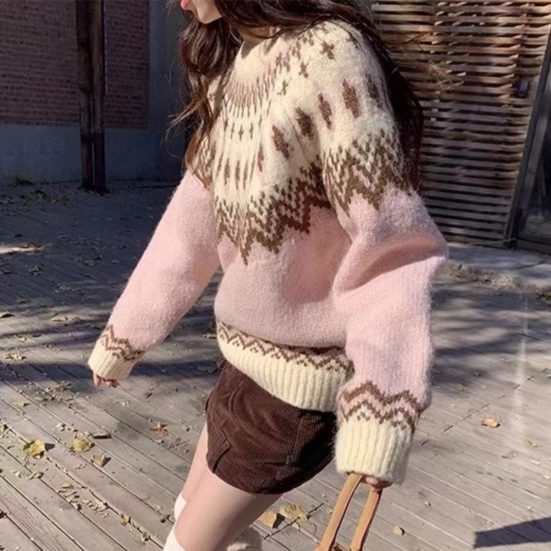 Women's Korean Retro Knit Sweater: Pink Diamond Patchwork Round Neck Jacquard Pullover for Autumn/Winter.