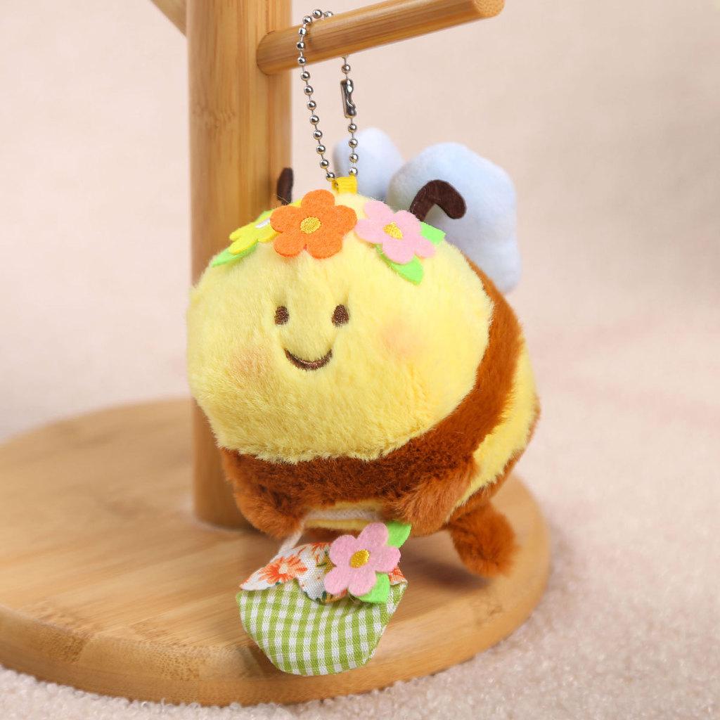 Animal Plush Bee Charm With Flower And Checkered Basket Decoration Kids For