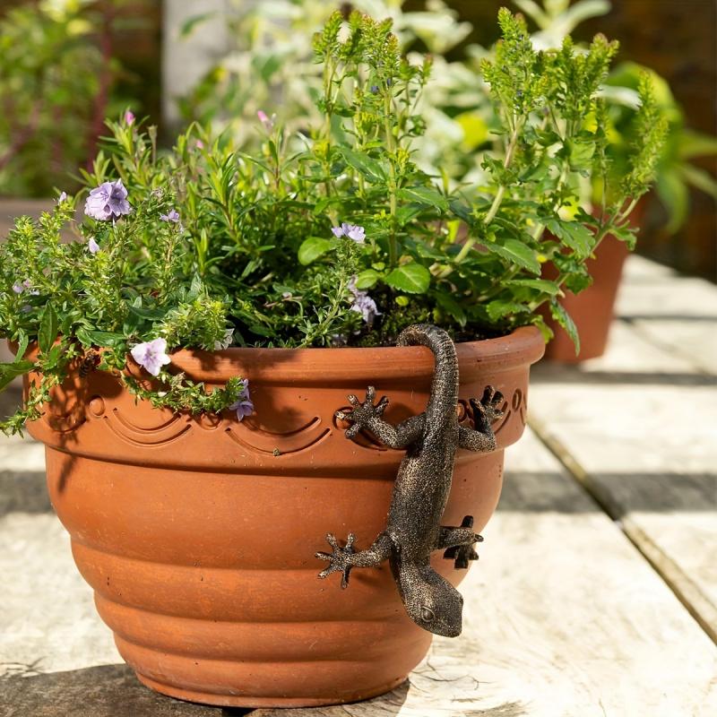 Gecko Resin Sculpture - Miniature Garden Decoration, Cultivated Plants and Realistic Hanging Statues for Outdoor Spaces